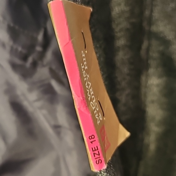 Mossimo Mid Waist & Curvy Fit Boot Cut Pant Size 18 NWT - Picture 3 of 9